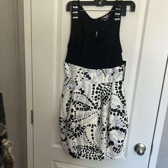 Sequin Hearts Black and White Women's Dress NWT - Picture 5 of 12